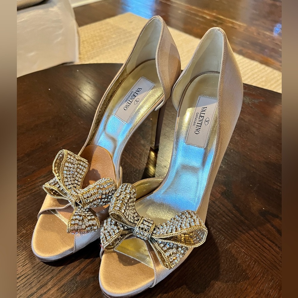 Tan Valentino crystal bow stiletto pumps